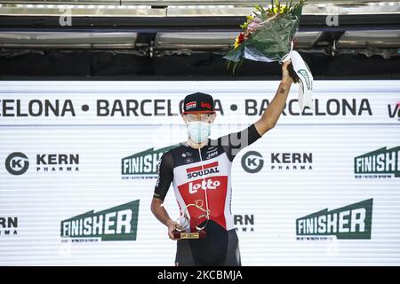 142 Thomas De Gendt aus Belgien von Lotto Soudal feiert ihren Etappensieg auf dem Podium während der 100. Volta Ciclista a Catalunya 2021, Etappe 7 von Barcelona nach Barcelona. Am 28. März 2021 in Barcelona, Spanien. (Foto von Xavier Bonilla/NurPhoto) Stockfoto