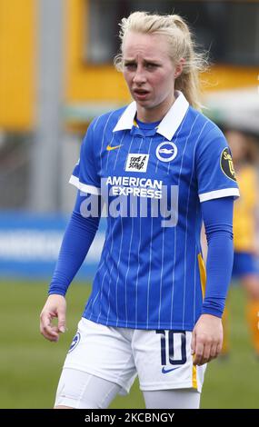 Während des Spiels der Barclays FA Women Super League zwischen Brighton und Hove Albion Women und Everton Women im People's Pension Stadium am 28. März 2021 in Crawley, England (Foto von Action Foto Sport/NurPhoto) Stockfoto