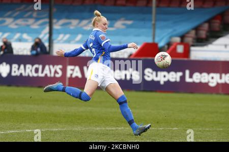 Während des Spiels der Barclays FA Women Super League zwischen Brighton und Hove Albion Women und Everton Women im People's Pension Stadium am 28. März 2021 in Crawley, England (Foto von Action Foto Sport/NurPhoto) Stockfoto