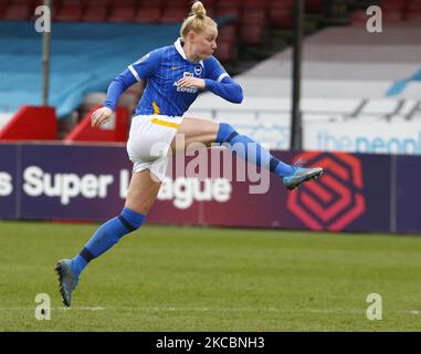 Während des Spiels der Barclays FA Women Super League zwischen Brighton und Hove Albion Women und Everton Women im People's Pension Stadium am 28. März 2021 in Crawley, England (Foto von Action Foto Sport/NurPhoto) Stockfoto