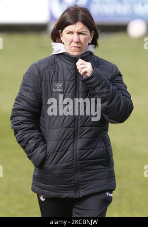 Karen Hill Managerin von Charlton Athletic Women beim FA Women's Championship-Spiel zwischen London City Lionesses und Charlton Athletic Women am 28. März 2021 im Princes Park Stadium in Dartford, England (Foto by Action Foto Sport/NurPhoto) Stockfoto