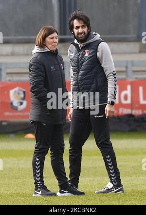 Karen Hill Managerin von Charlton Athletic Women (links) beim FA Women's Championship-Spiel zwischen London City Lionesses und Charlton Athletic Women am 28. März 2021 im Princes Park Stadium in Dartford, England (Foto by Action Foto Sport/NurPhoto) Stockfoto