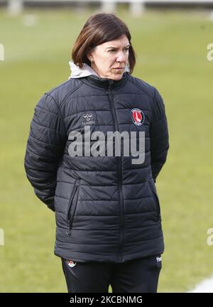 Karen Hill Managerin von Charlton Athletic Women beim Vorspiel während des FA Women's Championship Matches zwischen London City Lionesses und Charlton Athletic Women am 28. März 2021 im Princes Park Stadium in Dartford, England (Foto by Action Foto Sport/NurPhoto) Stockfoto