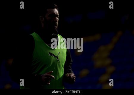 Ollie Palmer vom AFC Wimbledon wärmt sich während des Sky Bet League 1-Spiels zwischen AFC Wimbledon und Northampton Town am 27.. März 2021 in der Plough Lane, Wimbledon, England, auf. (Foto von Federico Maranesi/MI News/NurPhoto) Stockfoto