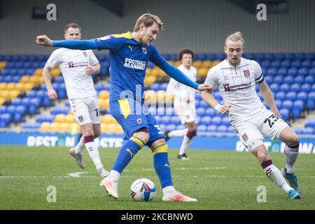 Joe Pigott vom AFC Wimbledon kontrolliert den Ball während des Spiels der Sky Bet League 1 zwischen AFC Wimbledon und Northampton Town am 27.. März 2021 in der Plough Lane, Wimbledon, England. (Foto von Federico Maranesi/MI News/NurPhoto) Stockfoto