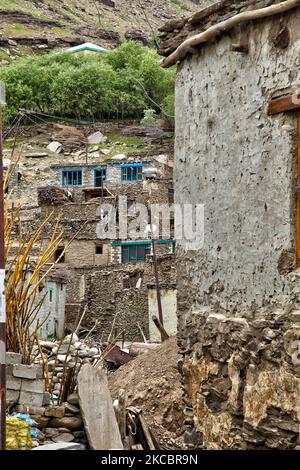Alte muslimische Häuser, die hoch im Himalaya im Parkachik Village in Zanskar, Ladakh, Jammu und Kaschmir, Indien, mit Steinen erbaut wurden. (Foto von Creative Touch Imaging Ltd./NurPhoto) Stockfoto