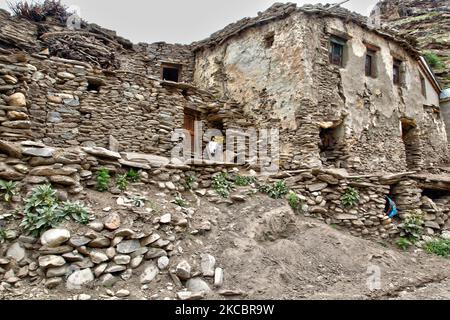 Alte muslimische Häuser, die hoch im Himalaya im Parkachik Village in Zanskar, Ladakh, Jammu und Kaschmir, Indien, mit Steinen erbaut wurden. (Foto von Creative Touch Imaging Ltd./NurPhoto) Stockfoto