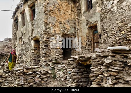Alte muslimische Häuser, die hoch im Himalaya im Parkachik Village in Zanskar, Ladakh, Jammu und Kaschmir, Indien, mit Steinen erbaut wurden. (Foto von Creative Touch Imaging Ltd./NurPhoto) Stockfoto