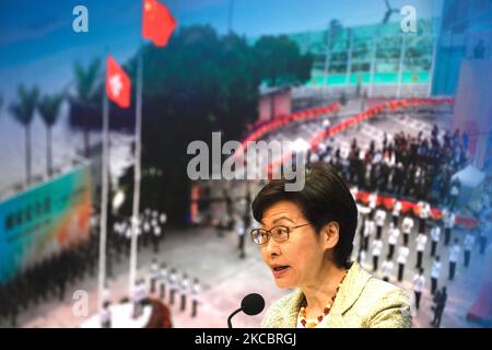 Carrie Lam Hong Kong Chief Executive , spricht am Dienstag, den 30. März 2020, während einer Pressekonferenz in Hong Kong. Der Ständige Ausschuss des Nationalen Volkskongresses (NPCSC) billigte am Dienstag Änderungen an den Anhängen 1 und 2 des Hongkonger Grundgesetzes, um den Weg für eine drastische Überarbeitung des SAR-Wahlsystems zu ebnen. Das lokale Mitglied Tam Yiu-chung sagte, dass eine der wichtigsten Neuaufbauten die Erweiterung der Rolle des Wahlausschusses umfasst, der derzeit den Führer Hongkongs wählt, damit es in Zukunft auch an der Nominierung aller Legco-Kandidaten teilnehmen und einige Mitglieder des rates selbst auswählen wird. T Stockfoto