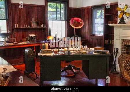 Thomas Edisons kleines Büro befindet sich neben seinem Moonlight Garden in den Thomas Edison und Henry Ford Winter Estates in Fort Myers, Florida, USA. Die Edison und Ford Winter Estates enthalten ein historisches Museum und einen 21 Hektar großen botanischen Garten an den angrenzenden Standorten der Winterhäuser von Thomas Edison und Henry Ford neben dem Caloosahatchee River im Südwesten Floridas. (Foto von Creative Touch Imaging Ltd./NurPhoto) Stockfoto