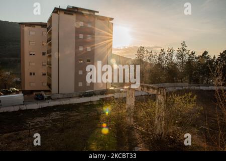 Ein Blick auf die Casa dello Studente in L'Aquila, Italien, am 29. März 2021. Am 6.. April 2009 zerstörte ein heftiges Erdbeben viele Gebäude und forderte 309 Opfer. (Foto von Lorenzo Di Cola/NurPhoto) Stockfoto