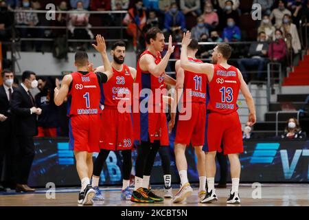 CSKA Moscow Spieler feiern während des EuroLeague Basketballspiels zwischen Zenit St. Petersburg und CSKA Moscow am 30. März 2021 in der Sibur Arena in Sankt Petersburg, Russland. (Foto von Mike Kireev/NurPhoto) Stockfoto