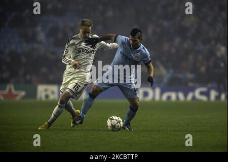 Sergio Aguero aus Manchester City während der Champions League von Manchester City gegen CSKA Moscow Champions League, Gruppe E 05/11/2014 der Mannstädter Sergio Aguero und der CSKA-Mittelfeldspieler Dmitri Efremov aus Moskau während der Champions League, Spiel der Gruppe E zwischen Manchester City und CSKA Moscow im Etihad Stadium in Manchester am Mittwoch, den 5. 2014. November. (C) Media Image Ltd. FA-akkreditiert. Premier League Lizenz Nr. PL14/15/P4864 Football League Lizenz Nr.: FLGE15/15/P4864 Football Conference Lizenz Nr.: PCONF 217/14 Tel +44(0)7974 568 859.email andi@mediaimage.ltd.uk, 16 Bowness Avenue, Cheadle Hulme. Stockport. SK8 7HS. Stockfoto