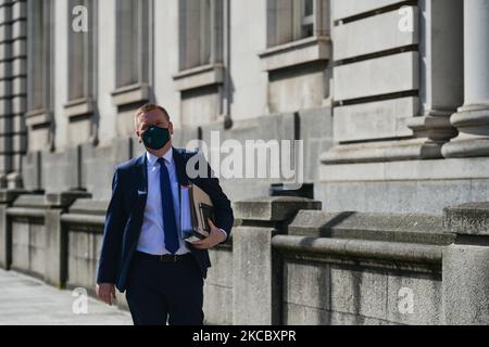 Michael McGrath, irischer Minister für öffentliche Ausgaben und Reformen, kommt vor der Kabinettssitzung in die Regierungsgebäude in Dublin. Am Dienstag, den 30. März 2021, in Dublin, Irland. (Foto von Artur Widak/NurPhoto) Stockfoto