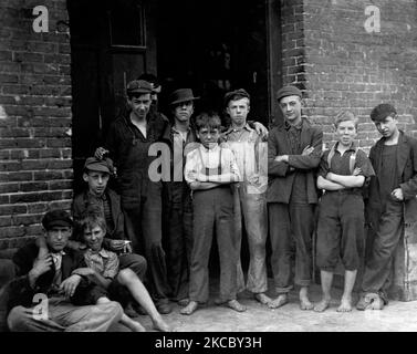 Kinder, die in der Baumwollfabrik in North Pownal, Vermont, arbeiten, 1910. Stockfoto