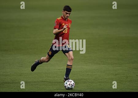 Der Spanier Pedro Gonzalez Pedri (FC Barcelona) läuft mit dem Ball beim Qualifikationsspiel der FIFA Fußball-Weltmeisterschaft 2022 in Katar zwischen Spanien und dem Kosovo am 31. März 2021 im Estadio de La Cartuja in Sevilla, Spanien. (Foto von Jose Breton/Pics Action/NurPhoto) Stockfoto