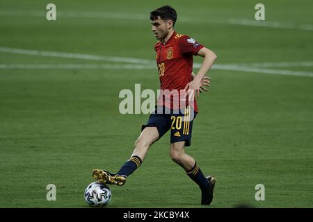 Der Spanier Pedro Gonzalez Pedri (FC Barcelona) kontrolliert den Ball beim Qualifikationsspiel der FIFA Fußball-Weltmeisterschaft 2022 in Katar zwischen Spanien und dem Kosovo am 31. März 2021 im Estadio de La Cartuja in Sevilla, Spanien. (Foto von Jose Breton/Pics Action/NurPhoto) Stockfoto