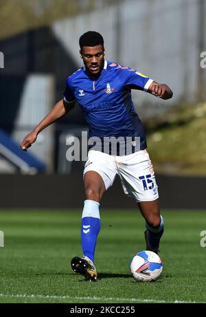 Stock Action Bild von Oldham Athletic Kyle Jameson während des Sky Bet League 2-Spiels zwischen Oldham Athletic und Stevenage am Freitag, 2.. April 2021 im Boundary Park, Oldham. (Foto von Eddie Garvey/MI News/NurPhoto) Stockfoto