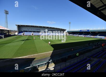 Allgemeiner Blick auf die Action während des Spiels der Sky Bet League 2 zwischen Oldham Athletic und Stevenage im Boundary Park, Oldham am Freitag, den 2.. April 2021. (Foto von Eddie Garvey/MI News/NurPhoto) Stockfoto