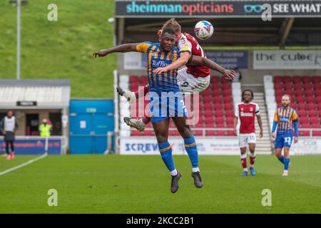 Aaron Pierre von Shrewsbury Town wird am Freitag, den 2.. April 2021, von Danny Rose, Northampton Town, in der ersten Hälfte der Sky Bet League One im PTS Academy Stadium, Northampton, herausgefordert. (Foto von John Cripps/MI News/NurPhoto) Stockfoto