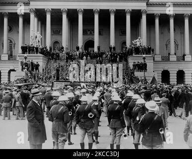 Eine große Menge von Mitgliedern der Bonus Expeditionary Forces auf dem östlichen platz des US-Kapitols, 1932. Stockfoto