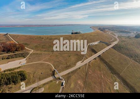 Ludington, Michigan - das obere Reservoir des Pumpspeicherkraftwerks von Consumers Energy am Lake Michigan. Der obere Behälter beträgt 363 Fuß A Stockfoto