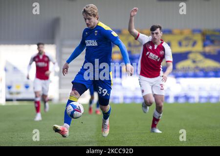 Joe Pigott vom AFC Wimbledon kontrolliert den Ball während des Spiels der Sky Bet League 1 zwischen AFC Wimbledon und Fleetwood Town in Plough Lane, Wimbledon, London, Großbritannien am 5.. April 2021. (Foto von Federico Maranesi/MI News/NurPhoto) Stockfoto