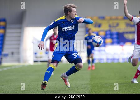 Joe Pigott vom AFC Wimbledon kontrolliert den Ball während des Spiels der Sky Bet League 1 zwischen AFC Wimbledon und Fleetwood Town in Plough Lane, Wimbledon, London, Großbritannien am 5.. April 2021. (Foto von Federico Maranesi/MI News/NurPhoto) Stockfoto