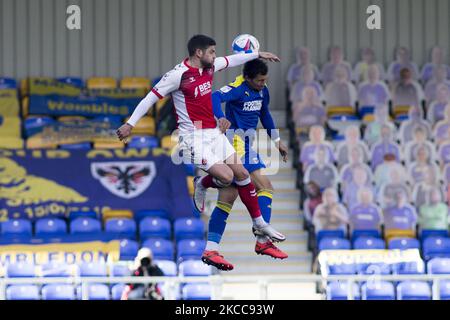 Cheye Alexander vom AFC Wimbledon und Danny Andrew von Fleetwood Town kämpfen am 5.. April 2021 im Sky Bet League 1-Spiel zwischen AFC Wimbledon und Fleetwood Town in Plough Lane, Wimbledon, London, Großbritannien, um den Ball. (Foto von Federico Maranesi/MI News/NurPhoto) Stockfoto