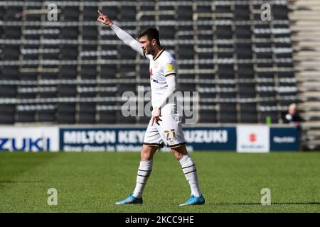 Milton Keynes Dons Daniel Harvie während der ersten Hälfte der Sky Bet League ein Spiel zwischen MK Dons und Crewe Alexandra im Stadium MK, Milton Keynes, England am 5.. April 2021. (Foto von John Cripps/MI News/NurPhoto) Stockfoto