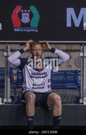 Der rot erhaltene JIM GOTTFRIDSSON aus Flensburg reagiert auf Tribüne während des LIQUI MOLY Handball-Bundesliga-Spiels zwischen SC Magdeburg und SG Flensburg-Handewitt in der GETEC-Arena am 04. April 2021 in Magdeburg. (Foto von Peter Niedung/NurPhoto) Stockfoto