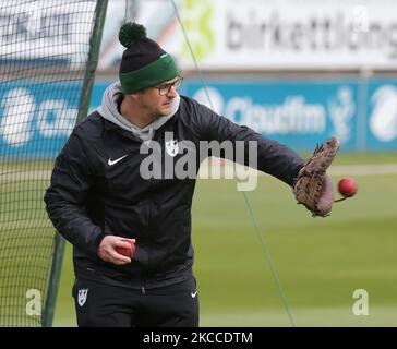 Alex Gidman Cheftrainer von Worcestershire beim Aufwärmen während der LV Championship Group 1 Tag einer von vier Tagen zwischen Essex CCC und Worcestershire CCC auf dem Cloudfm County Ground am 08.. April 2021 in Chelmsford, England (Foto von Action Foto Sport/NurPhoto) Stockfoto