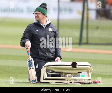 Alex Gidman Cheftrainer von Worcestershire beim Aufwärmen während der LV Championship Group 1 Tag einer von vier Tagen zwischen Essex CCC und Worcestershire CCC auf dem Cloudfm County Ground am 08.. April 2021 in Chelmsford, England (Foto von Action Foto Sport/NurPhoto) Stockfoto