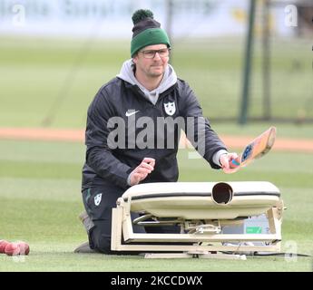 Alex Gidman Cheftrainer von Worcestershire beim Aufwärmen während der LV Championship Group 1 Tag einer von vier Tagen zwischen Essex CCC und Worcestershire CCC auf dem Cloudfm County Ground am 08.. April 2021 in Chelmsford, England (Foto von Action Foto Sport/NurPhoto) Stockfoto