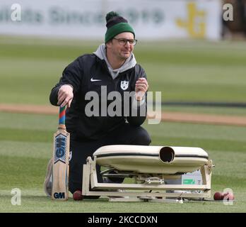 Alex Gidman Cheftrainer von Worcestershire beim Aufwärmen während der LV Championship Group 1 Tag einer von vier Tagen zwischen Essex CCC und Worcestershire CCC auf dem Cloudfm County Ground am 08.. April 2021 in Chelmsford, England (Foto von Action Foto Sport/NurPhoto) Stockfoto