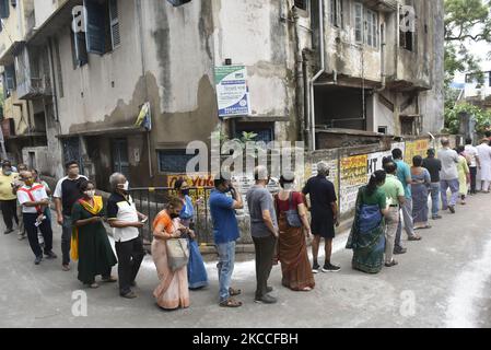 Vierte Phase der Wahlen zur West-Bengalen Versammlung in Kalkutta, Indien, 10. April 2021. In der vierten Phase der Parlamentswahlen in Westbengalen werden heute 44 Sitze gewählt. (Foto von Indranil Aditya/NurPhoto) Stockfoto