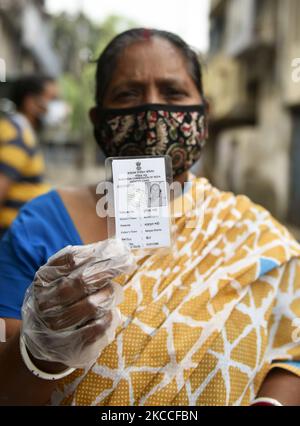 Vierte Phase der Wahlen zur West-Bengalen Versammlung in Kalkutta, Indien, 10. April 2021. In der vierten Phase der Parlamentswahlen in Westbengalen werden heute 44 Sitze gewählt. (Foto von Indranil Aditya/NurPhoto) Stockfoto