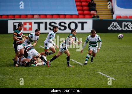 Richard Wigglesworth von Leicester Tigers schießt am 10.. April 2021 einen Pass beim Finale des European Rugby Challenge Cup Quarter zwischen Leicester Tigers und Newcastle Falcons in der Welford Road, Leicester, England. (Foto von Chris Lishman/MI News/NurPhoto) Stockfoto