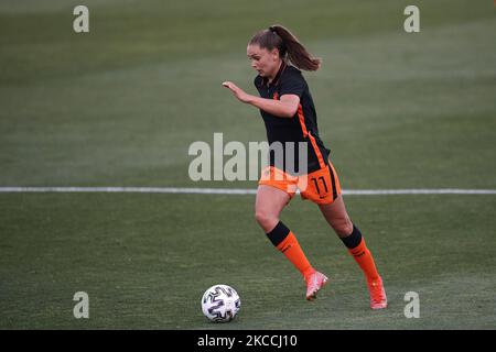 Lieke Martens aus den Niederlanden läuft mit dem Ball während des Freundschaftsspiel der Women's International zwischen Spanien und den Niederlanden am 09. April 2021 in Marbella, Spanien. Sportstadien in ganz Spanien unterliegen aufgrund der Coronavirus-Pandemie weiterhin strengen Beschränkungen, da staatliche Gesetze zur sozialen Distanzierung Fans innerhalb von Veranstaltungsorten verbieten, was dazu führt, dass Spiele hinter verschlossenen Türen gespielt werden. (Foto von Jose Breton/Pics Action/NurPhoto) Stockfoto