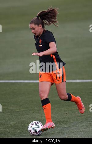 Lieke Martens aus den Niederlanden läuft mit dem Ball während des Freundschaftsspiel der Women's International zwischen Spanien und den Niederlanden am 09. April 2021 in Marbella, Spanien. Sportstadien in ganz Spanien unterliegen aufgrund der Coronavirus-Pandemie weiterhin strengen Beschränkungen, da staatliche Gesetze zur sozialen Distanzierung Fans innerhalb von Veranstaltungsorten verbieten, was dazu führt, dass Spiele hinter verschlossenen Türen gespielt werden. (Foto von Jose Breton/Pics Action/NurPhoto) Stockfoto