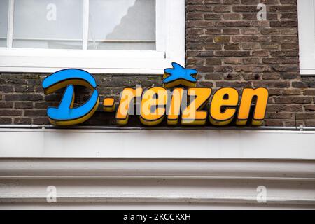 D-Reizen Reisebüro-Shop mit Logo wie gesehen geschlossen in der niederländischen Stadt Middelburg. Laut lokalen und internationalen Medien wurde die D-RT Group, die Mutter des niederländischen Reiseveranstalters D-Reizen, für bankrott erklärt. D-Reizen ist eines der größten Reiseunternehmen des Landes, das seit dem 6. April 2021 für bankrott erklärt wurde. Nach Angaben des Unternehmens führten Sicherheitsmaßnahmen, Quarantäne, Sperren und die Reiseverbote aufgrund der Pandemiekrise des Covid-19-Coronavirus zu geringen Einnahmen und zu keinem Gewinn. Das Unternehmen beschäftigt mehr als 1.150 Mitarbeiter in den 285 Reisebüros und Stockfoto