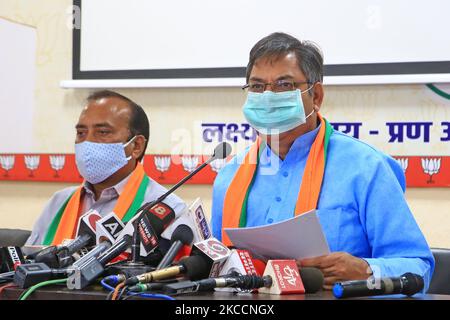 BJP Rajasthan Präsident Satish Poonia veröffentlicht ein Dokument gegen die Regierung des regierenden Staates Kongress während der Pressekonferenz , in BJP Büro in Jaipur, Rajasthan, Indien, am 13. April 2021. (Foto von Vishal Bhatnagar/NurPhoto) Stockfoto