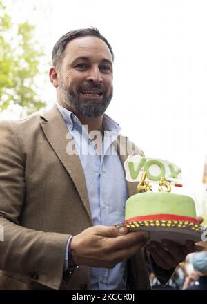 Der Präsident der rechtsextremen VOX-Partei Santiago Abascal nimmt am 14. April 2021 im Parque del Templo de Debod in Madrid, Spanien, Teil, während einer Kundgebung für den Vorkampf für die Regionalwahlen in der Gemeinde Madrid für den kommenden 4 2021. Mai. (Foto von Oscar Gonzalez/NurPhoto) Stockfoto