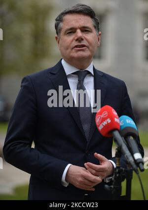 Paschal Donohoe, irischer Finanzminister, während der Medienbesprechung in Regierungsgebäuden in Dublin. Die KBC Bank Ireland hat heute bekannt gegeben, dass sie über den möglichen Verkauf ihrer ausführenden Kreditvermögen und Verbindlichkeiten an die Bank of Ireland diskutiert. Am Freitag, den 16. März 2021, in Dublin, Irland. (Foto von Artur Widak/NurPhoto) Stockfoto