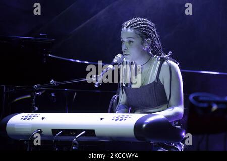 Die Sängerin Dora Postigo Bose während der Aufführung im Conde Duque Center in Madrid, Spanien am 16. April 2021. (Foto von Oscar Gonzalez/NurPhoto) Stockfoto