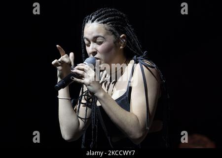 Die Sängerin Dora Postigo Bose während der Aufführung im Conde Duque Center in Madrid, Spanien am 16. April 2021. (Foto von Oscar Gonzalez/NurPhoto) Stockfoto