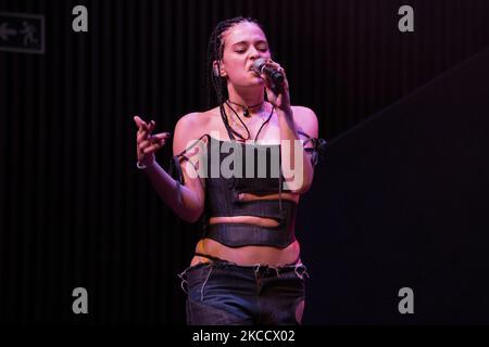 Die Sängerin Dora Postigo Bose während der Aufführung im Conde Duque Center in Madrid, Spanien am 16. April 2021. (Foto von Oscar Gonzalez/NurPhoto) Stockfoto