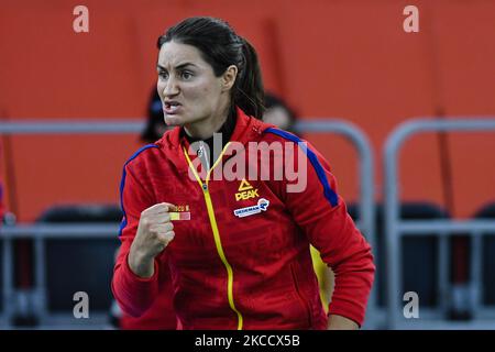 Monica Niculescu Kapitän des Teams Rumänien während des Spiels gegen Italien, während des Billie Jean King Cup in Cluj-Napoca, Rumänien am 16. April 2021. (Foto von Flaviu Buboi/NurPhoto) Stockfoto