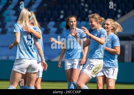 TORFEIER - Chloe Kelly und Ellen White vom Manchester City WFC während der vierten Runde des Vitality Women's FA Cup, die am 17.. April 2021 im Academy Stadium, Manchester, Großbritannien, zwischen den Manchester City Women und den Aston Villa Women ausgetragen wurde. (Foto von Action Foto Sport/NurPhoto) Stockfoto