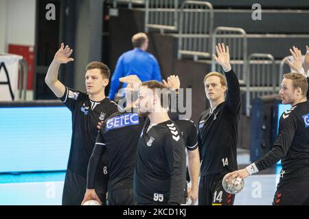 Die Spieler des SC Magdeburg hatten vor dem LIQUI MOLY Handball-Bundesliga-Spiel zwischen dem SC Magdeburg und MT Melsungen in der GETEC-Arena am 18. April 2021 in Magdeburg, Deutschland, gespielt. (Foto von Peter Niedung/NurPhoto) Stockfoto